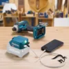 ADP001G-3.webp Adaptador de Batería 40V Max XGT con 2 Puertos USB Makita ADP001G