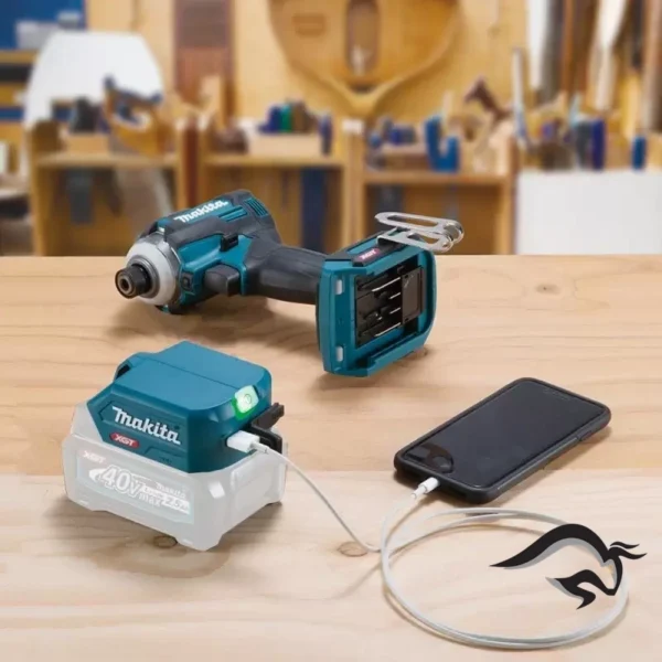 ADP001G-3.webp Adaptador de Batería 40V Max XGT con 2 Puertos USB Makita ADP001G