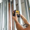 DCE088D1R-QW-4.webp Nivel Láser de Líneas Cruzadas Luz Roja 12 V 15 Mts Dewalt DCE088D1R-QW