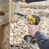 DCF809D2-B2-4.webp Atornillador de Impacto 1/4" Hex 20V XR 2 Bat y Carg Dewalt DCF809D2-B2