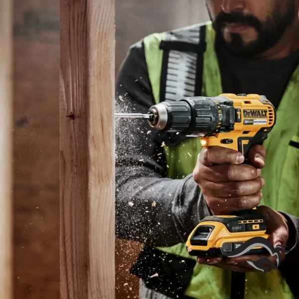 DCK248P1-B2-10.webp Taladro Percutor 1/2" + Esmeril Angular 4 1/2" + 1 Bat 5.0Ah Atomic Dewalt DCK248P1-B2