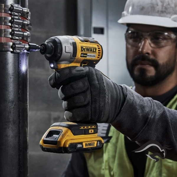 DCK260D1P1T-B2-10.webp Rotomartillo Sds-Plus 2.6J + Atornillador de Impacto 1/4" 20V + 2 Bat + Caja de Herramientas Dewalt DCK260D1P1T-B2