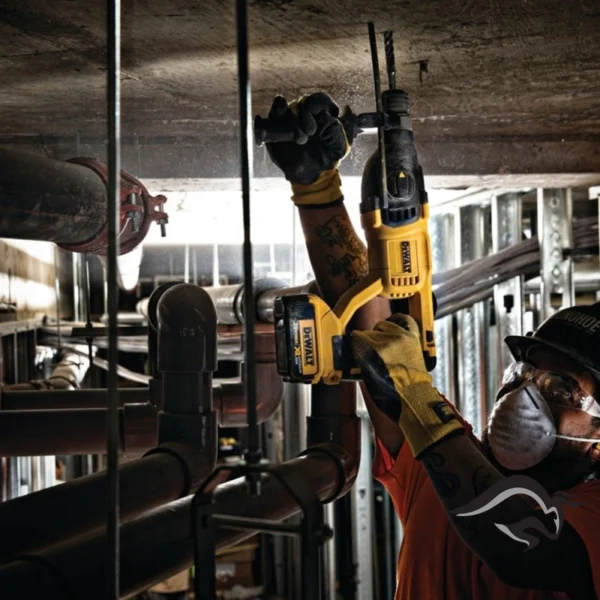 DCK260D1P1T-B2-11.webp Rotomartillo Sds-Plus 2.6J + Atornillador de Impacto 1/4" 20V + 2 Bat + Caja de Herramientas Dewalt DCK260D1P1T-B2