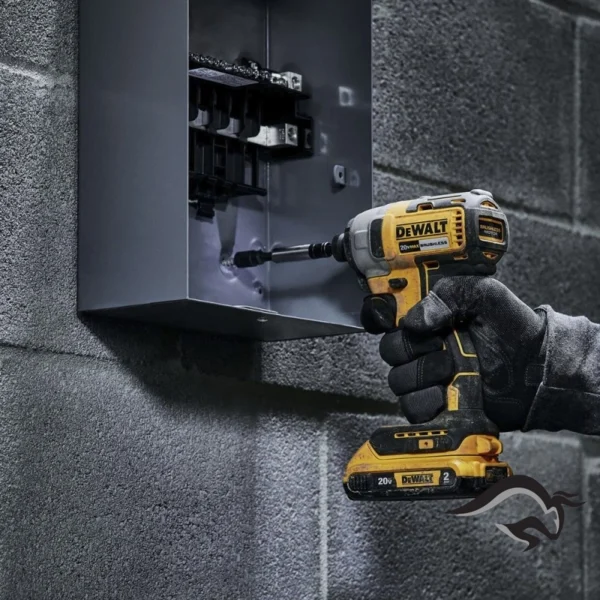 DCK260D1P1T-B2-8.webp Rotomartillo Sds-Plus 2.6J + Atornillador de Impacto 1/4" 20V + 2 Bat + Caja de Herramientas Dewalt DCK260D1P1T-B2