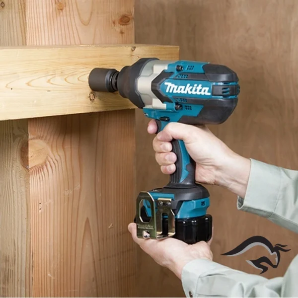 DTW1002RFJ-3.webp Llave de Impacto 1/2" 18V LXT BL Inc 2 Bat y Carg Makita DTW1002RFJ