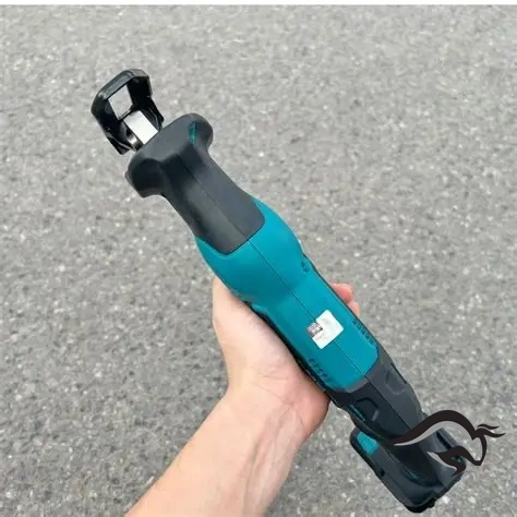 Sierra Sable Reciproca 12V CXT 1.5Ah Makita JR103DSYE