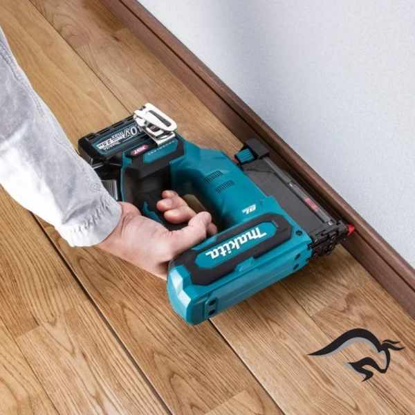 Clavadora 19/32" - 1 3/8" 40V XGT BL Baretool Makita PT001GZ